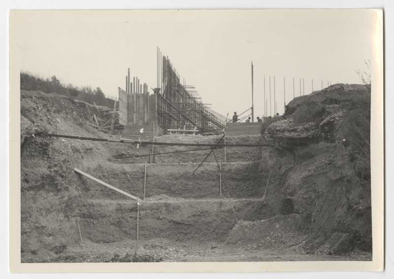 Cantiere di bonifica. Opere di presa per impianti irrigui in costruzione. Panorama